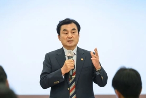 안규백 국방부 장관이 지난 7일 서울 용산구 컨벤션센터에서 열린 국방부 출입기자간담회에서 발언하고 있다. 국방부 제공