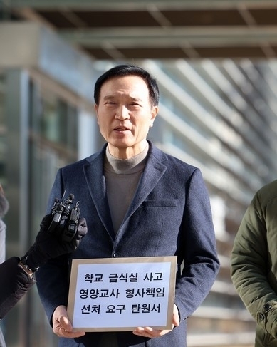 임 교육감이 지난 1월 급식실 안전사고로 송치된 영양교사에 대한 선처를 요구하는 탄원서를 수원지검에 제출했다. 경기도교육청 제공