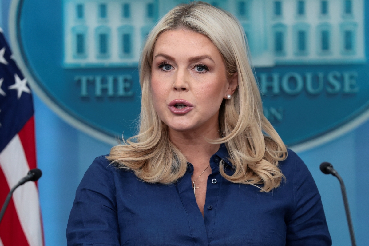 캐롤라인 레빗 미 백악관 대변인이 8일(현지시간) 워싱턴D.C. 백악관에서 브리핑을 열고 이란과의 회담에 대해 설명하고 있다. 2026.4.8 워싱턴D.C. 로이터 연합뉴스