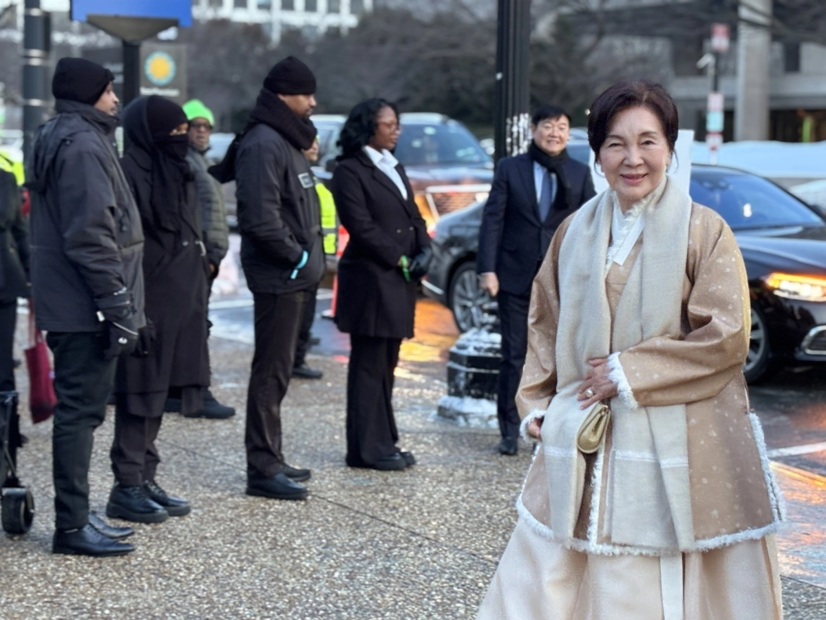 홍라희 리움미술관 명예관장, 이건희 컬렉션 전시 기념 갈라 행사 참석