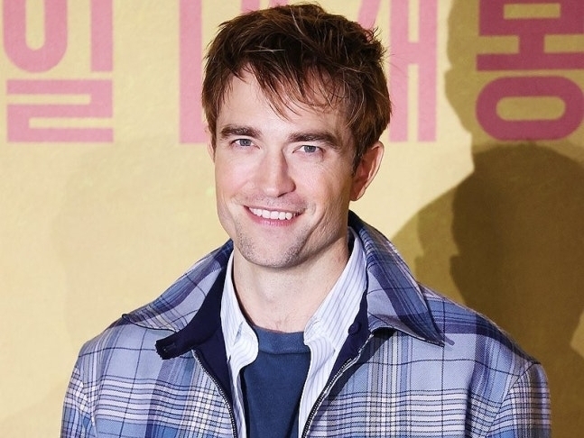 배우 로버트 패틴슨이 20일 오전 서울 용산구 CGV 용산아이파크몰에서 열린 봉준호 감독의 신작 영화 ‘미키 17’ 기자간담회에서 인사말을 하고 있다. 2025.1.20 연합뉴스