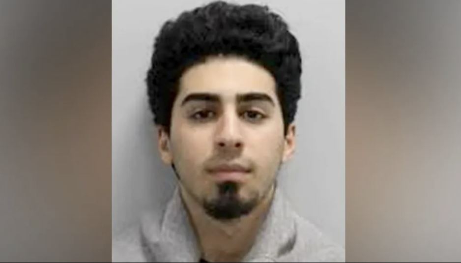 영국 런던 남부의 치킨 가게에서 소스를 잘못 받았다며 가짜 총으로 직원을 위협해 징역 3년을 선고받은 마완 카디르. BBC 캡처