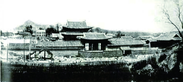 ] 1904년 대화재 이전의 경운궁(지금의 덕수궁)과 조원문  국가유산청 제공