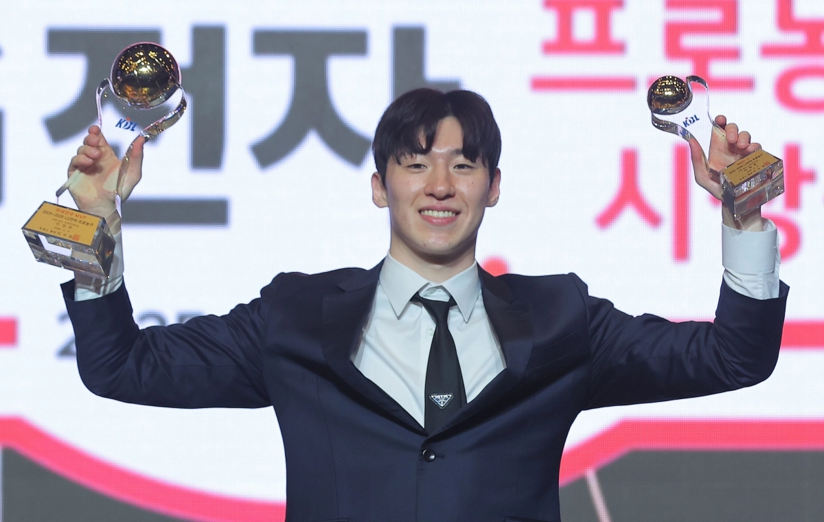 이정현 트로피 번쩍