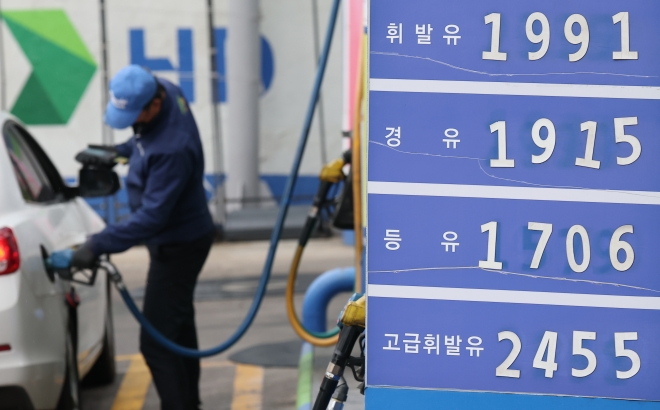 휴전에 3차 석유 최고가 ‘동결’… 서울 경유 ℓ당 2000원 돌파