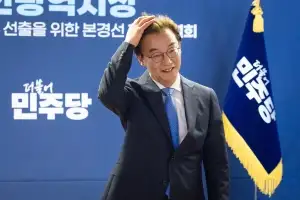 與 부산시장 후보에 ‘해수부 이전’ 전재수 확정