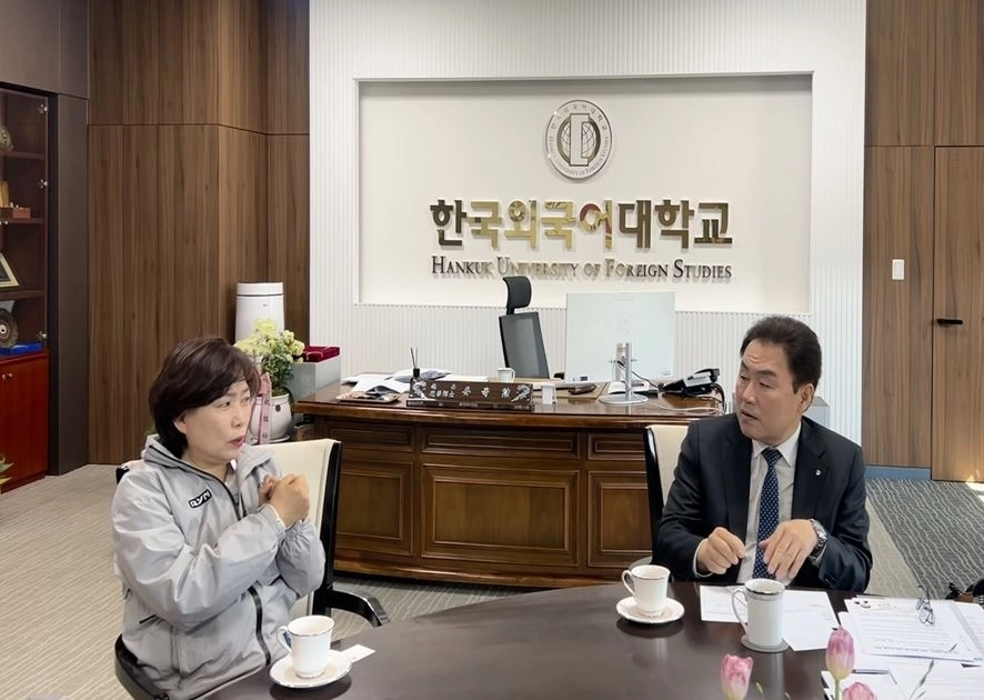 지난 8일 한국외국어대학교를 방문해 강기훈 총장과 지역 교육 현안을 논의한 심미경 의원