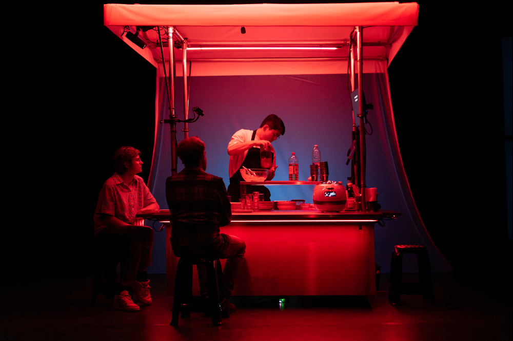 구하자 연출의 ‘하리보 김치’. 예술경영지원센터 제공