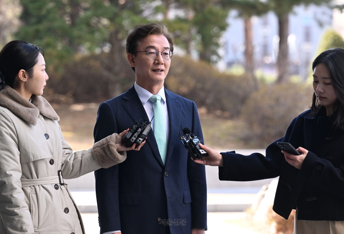 통일교의 정교유착 비리 의혹을 받고 있는 전재수 더불어민주당 의원이 지난 3월 19일 오전 서울 서초구 고검에 마련된 검·경 합동수사본부에 피의자 신분으로 출석하고 있다. 서울신문 DB