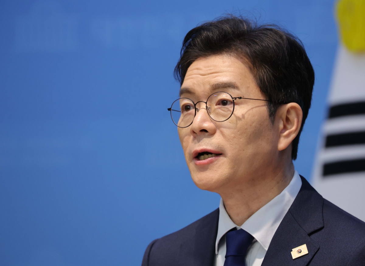 정원오 더불어민주당 서울시장 후보가 10일 국회 소통관에서 기자 회견을 하고 있다. 연합뉴스