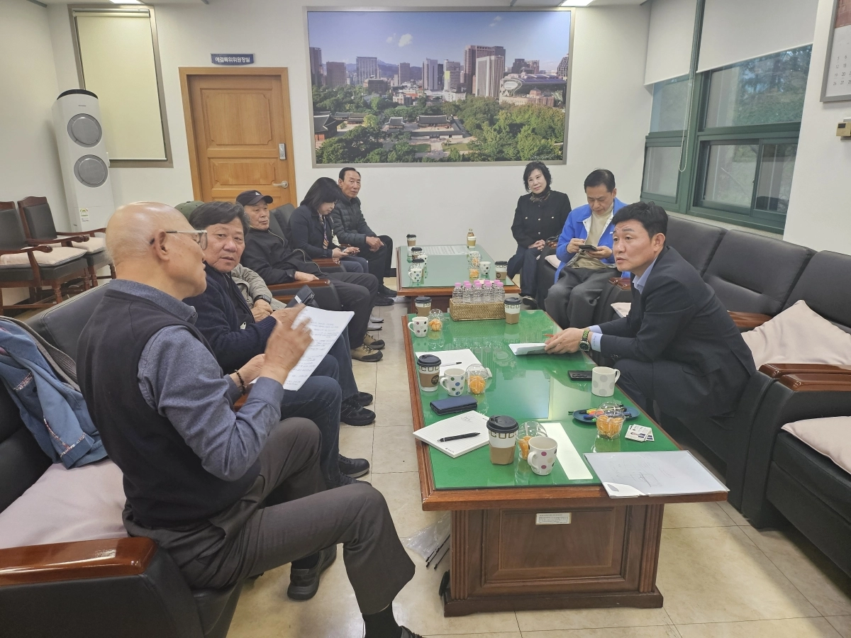 지난 9일 성동구 성수동 지역 주민들과 간담회를 개최한 황철규 의원