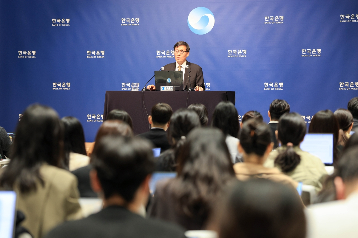 이창용 한국은행 총재가 10일 서울 중구 한국은행에서 열린 통화정책방향 기자간담회에서 발언하고 있다. 2026.4.10. 공동취재
