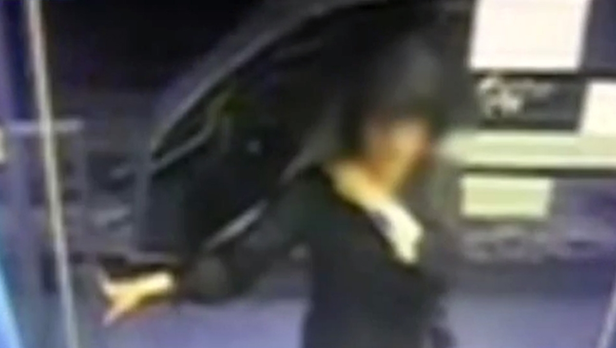 CCTV에 찍힌 여장을 한 박 모씨  사진-서울중랑서 제공