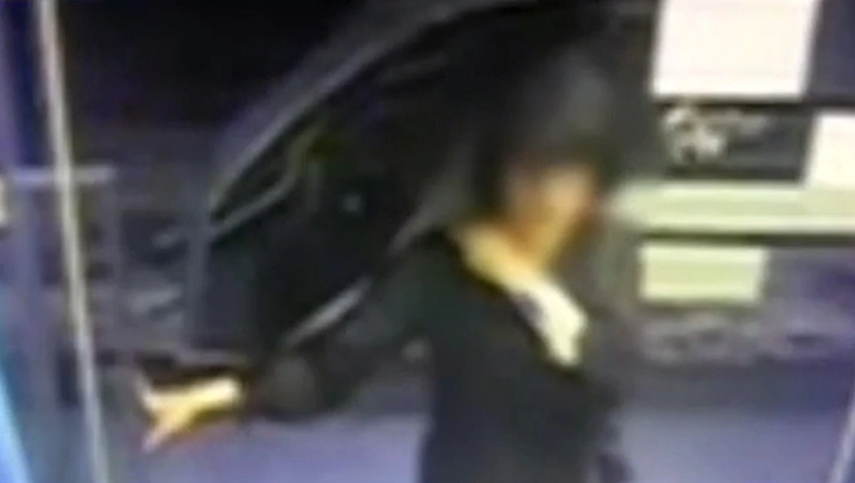 CCTV에 찍힌 여장을 한 박 모씨  사진-서울중랑서 제공