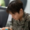 thumbnail - ‘취사병’ 박지훈, 군복 입은 모습도 ‘찰떡’ thumbnail - ‘취사병’ 박지훈, 군복 입은 모습도 ‘찰떡’