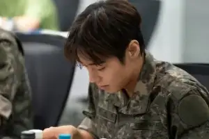 ‘취사병’ 박지훈, 군복 입은 모습도 ‘찰떡’