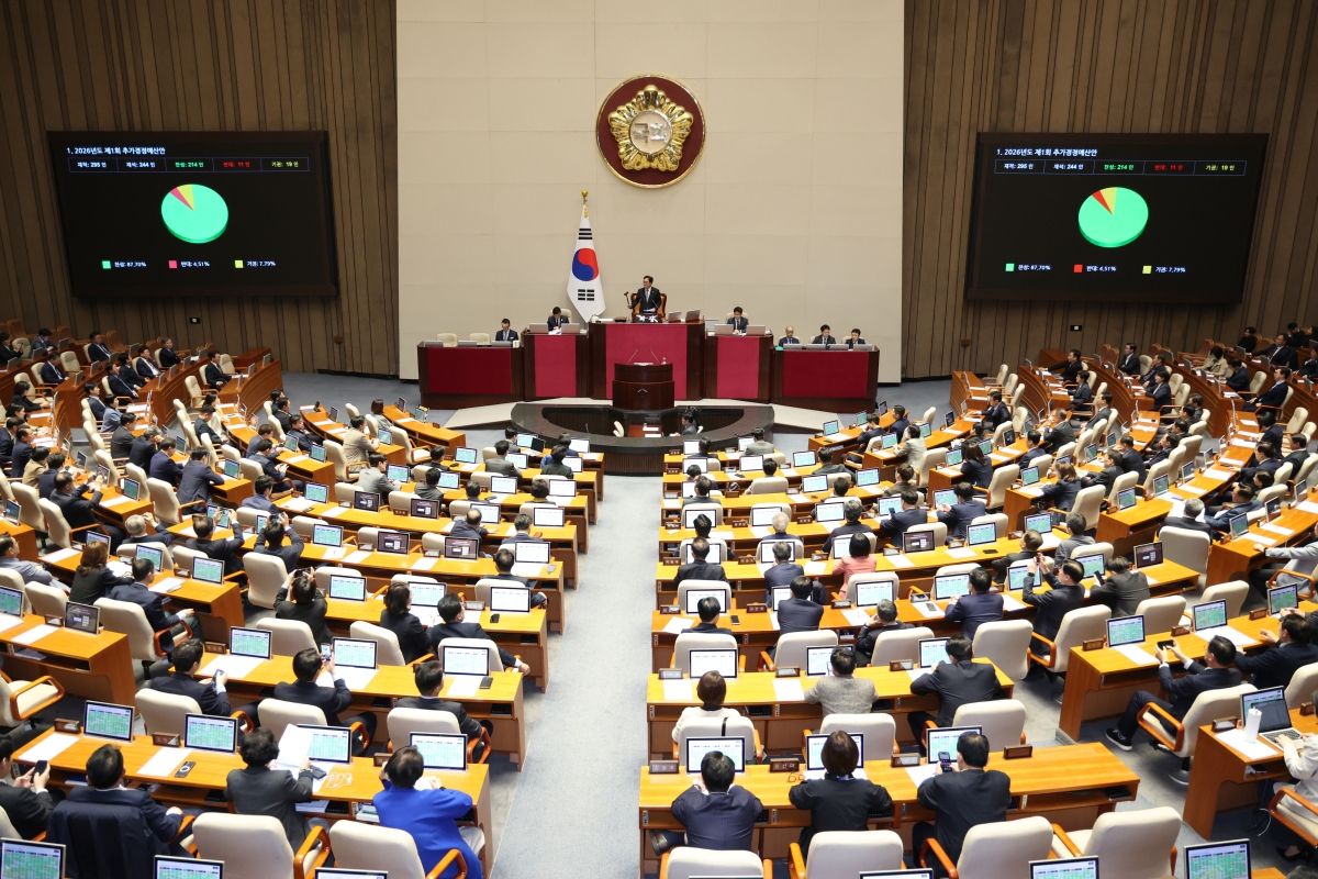 thumbnail - 26.2조 ‘전쟁 추경안’ 국회 본회의 통과<br>소득하위 70%에 최대 60만원 지원금