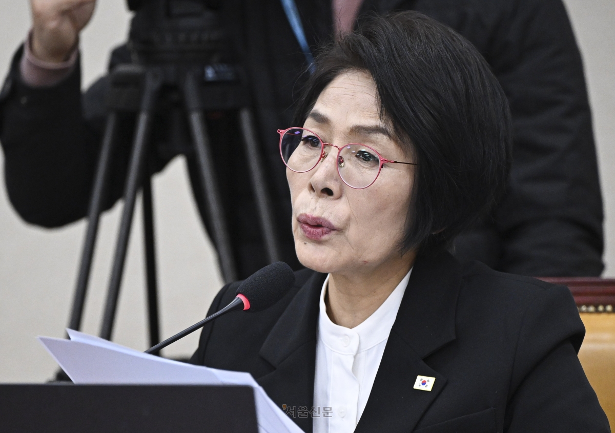 최민희 국회 과방위원장이 6일 국회에서 열린 제434회국회(임시회) 과학기술정보방송통신위원회 제1차 전체회의에서 발언하고 있다. 2026.4.6 이지훈 기자