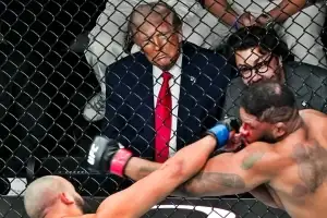 이란전 협상중…트럼프는 옥타곤서 UFC 직관 [포착]