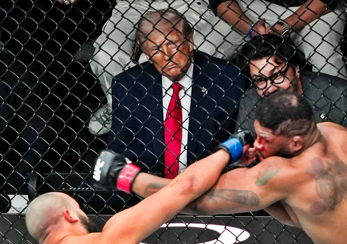 도널드 트럼프 미국 대통령이 11일(현지시간) 플로리다주 마이애미 카세야 센터에서 열린 이종격투기(UFC) 327 경기를 관람하고 있다. 2026.4.12 마이애미 AP 연합뉴스