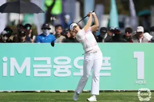 KLPGA 신인왕 넘어 대상까지 넘보는 ‘슈퍼루키’ 김민솔, 시즌 첫 우승