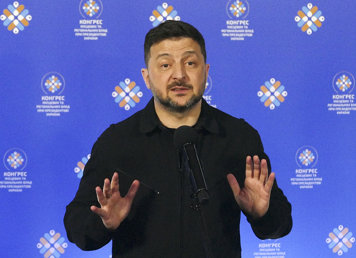 볼로디미르 젤렌스키 우크라이나 대통령이 9일(현지시간) 서부 우즈호로드에서 열린 지자체 회의를 주재하며 연설하고 있다. 2026.4.9 우즈호로드 EPA 연합뉴스