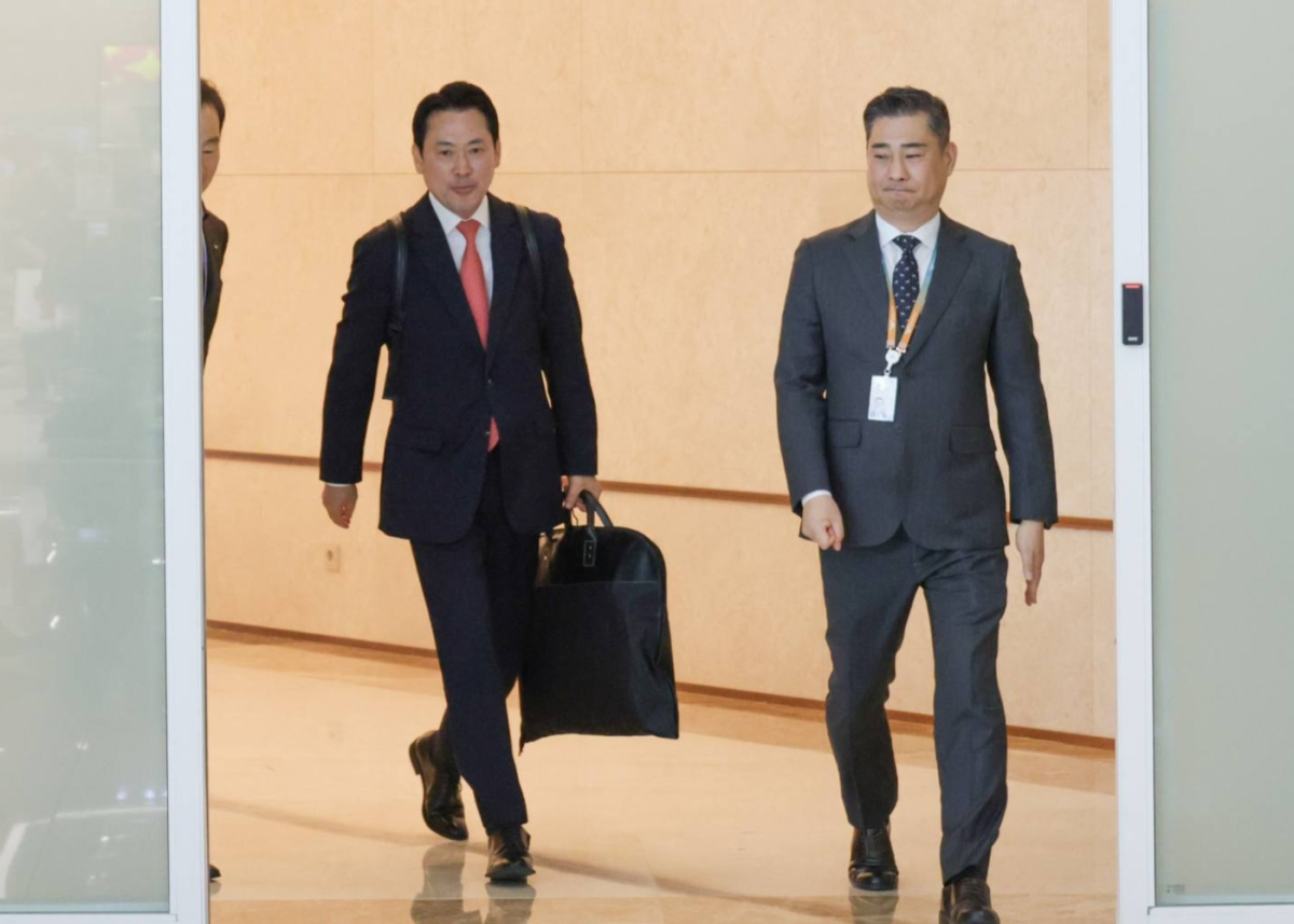 장동혁(왼쪽) 국민의힘 대표가 당초 예정돼 있던 미국 방문 일정을 앞당겨 지난 11일 인천국제공항을 통해 미 워싱턴DC로 출국하고 있다. 장동혁 대표 페이스북 캡처