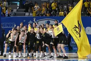 7차전 안 하나요? 남의 고생은 나의 행복…먼저 웃은 KB, 상대 응원하는 이유는