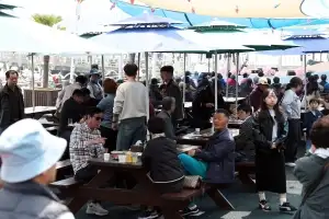 “토요일엔 강진 마량놀토수산시장으로”…개장 첫날 관광객 ‘북적’