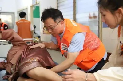 제주항공, 라오스서 의료봉사…열린의사회와 15년 동행