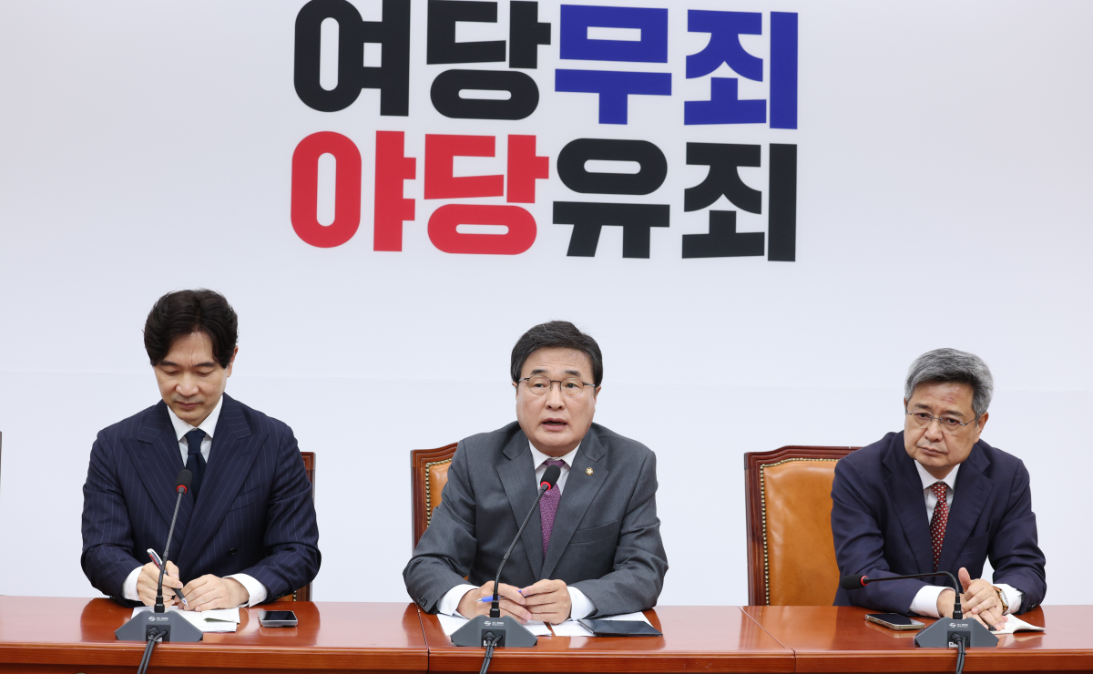 장동혁 당대표 특보단장을 맡고 있는 김대식 국민의힘 의원이 13일 서울 여의도 국회에서 장 대표 방미 일정을 브리핑하고 있다. 뉴스1