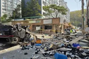 “창문 깨져 얼굴에 파편” “전쟁 난 줄”…청주 가스폭발 일대 아수라장