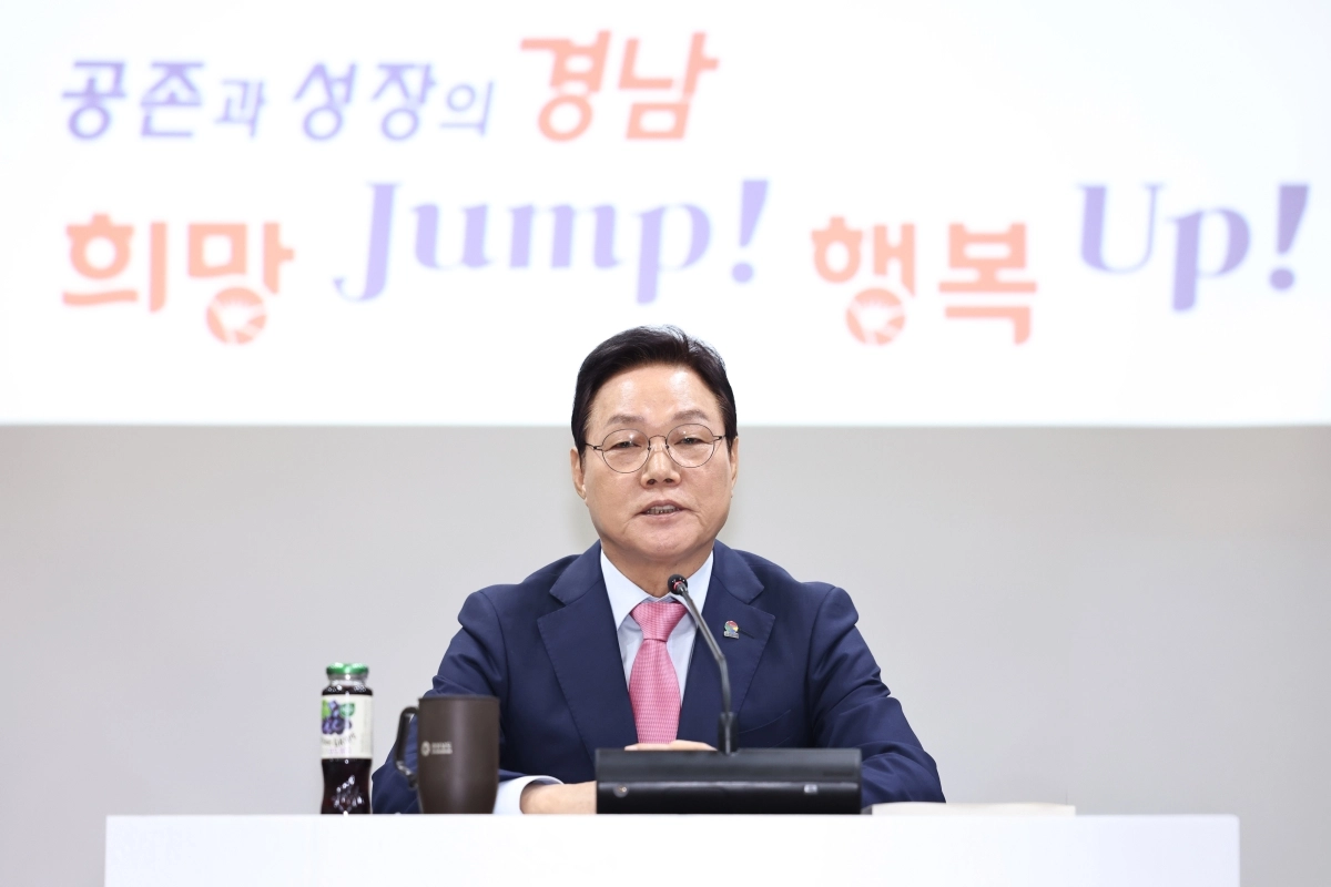 13일 박완수 경남도지사가 6·3 지방선거 출마를 앞두고 기자들과 만나 민선 8기 도정 성과 등을 설명하고 있다. 2026.4.13. 경남도 제공