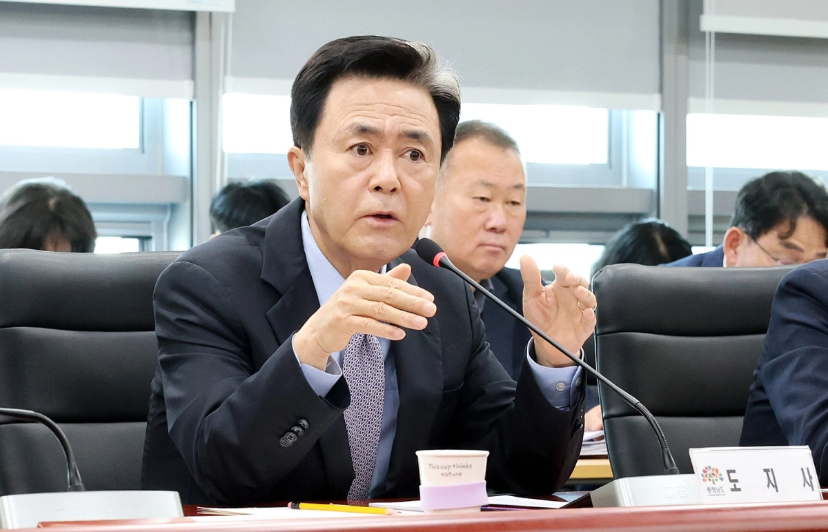 김태흠 충남지사가 13일 열린 실국원장회의에서 지역경제 회복을 위한 집중력을 강조하고 있다. 도 제공