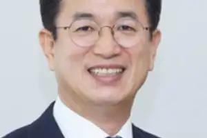 與대전시장 후보에 허태정 전 시장…이장우 시장과 재대결