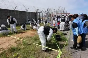 ‘무안공항 여객기 참사’ 미수습 유해 재수색…유가족 요청으로 중단
