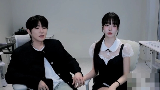 BJ 케이와 과즙세연이 열애를 발표했다. BJ 케이 방송 캡처