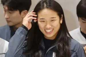 ‘그랜드슬램’ 안세영…“저로 인해 많은 분들이 행복해하셔서 제가 행복”