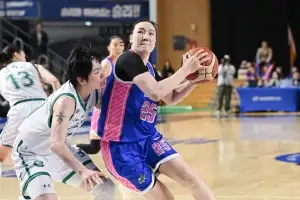 삼성생명, 연장혈투 끝에 16점차 열세 딛고 하나은행에 대역전승…챔프전 진출까지 한 경기 남았다