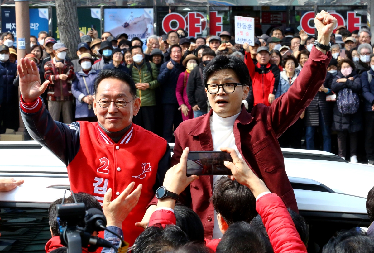 김도읍 후보와 나란히 선 한동훈 비대위원장