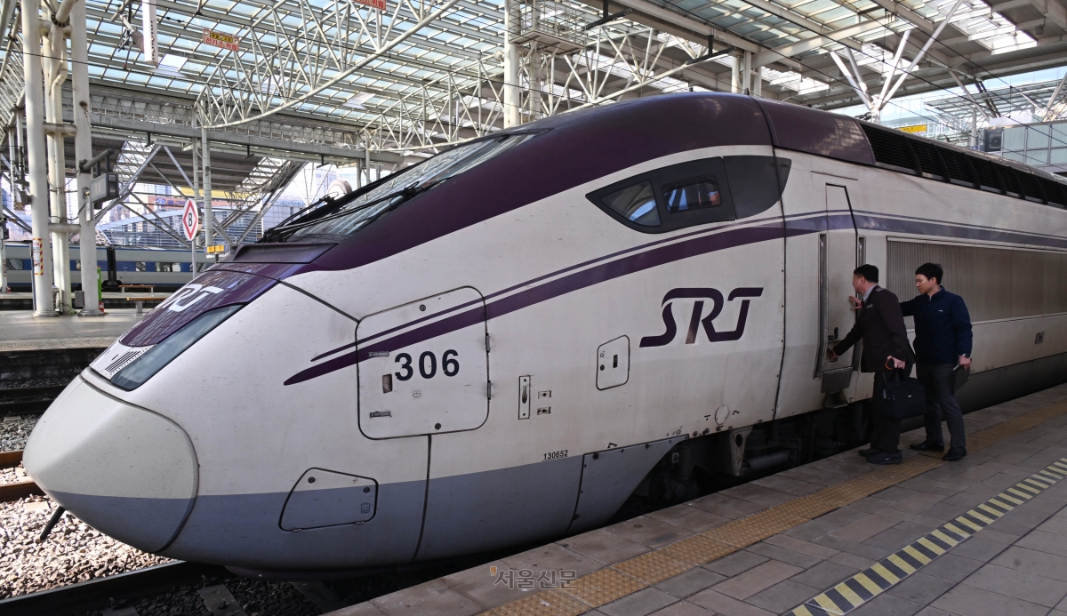 지난 2월 3일 수서를 정차역으로 하는 SRT가 서울역에 첫 도착하고 있다. 안주영 전문기자