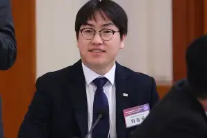 하정우 “부산 출마? 대통령이 결정권 줘도 靑 남겠다”