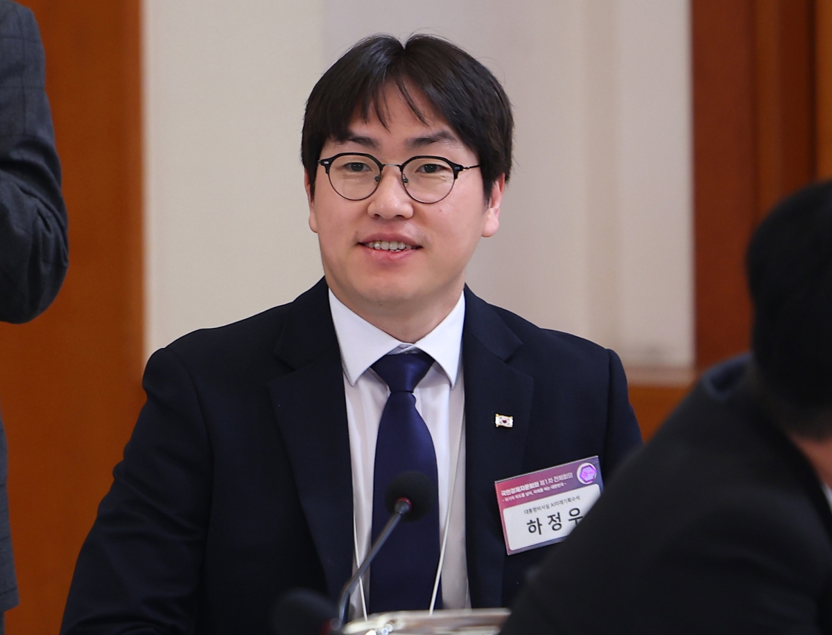 하정우 AI미래기획수석이 9일 청와대에서 열린 국민경제자문회의 제1차 전체회의에 참석하고 있다. 2026.04.09 뉴시스