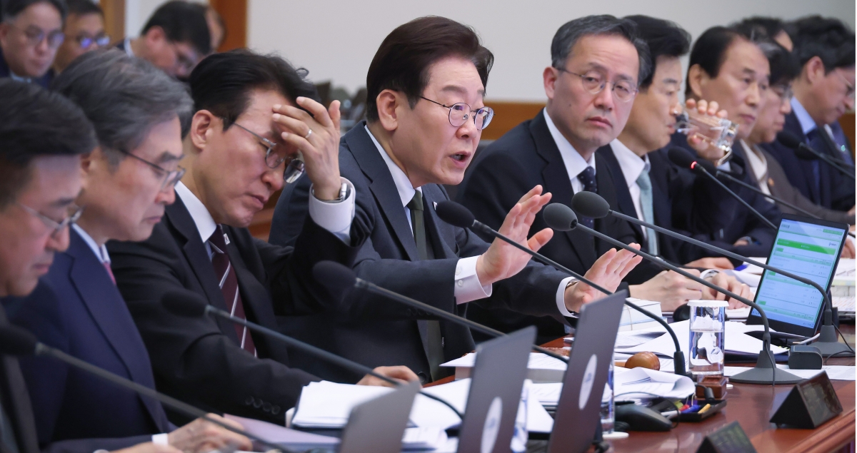 발언하는 이재명 대통령     (서울=연합뉴스) 한상균 기자 = 이재명 대통령이 14일 청와대에서 열린 국무회의 겸 비상경제점검회의에서 발언하고 있다. 2026.4.14     xyz@yna.co.kr