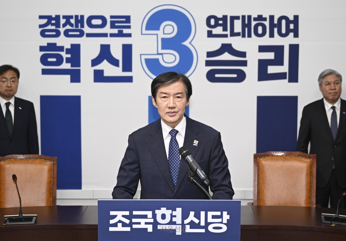 조국 조국혁신당 대표가 14일 국회에서 6.3 국회의원 재보궐선거 평택을 출마 의사를 밝히고 있다. 2026.4.14 이지훈 기자