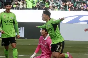 환상 발리슛으로 시즌 개막 알린 전북 이동준, K리그 첫 ‘이달의 골’