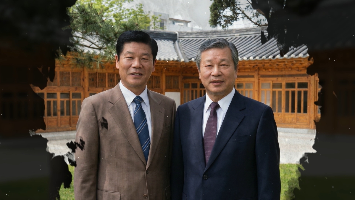 SK그룹 창립 73주년을 맞아 제작된 영상에서 인공지능(AI)으로 재현된 최종건(왼쪽) 창업회장과 최종현 선대회장의 모습. SK그룹 제공