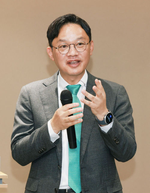 강정훈 iM뱅크 은행장이 14일 취임 100일 기자간담회에서 그간의 경영 성과와 향후 목표에 대해 설명하고 있다. iM뱅크 제공