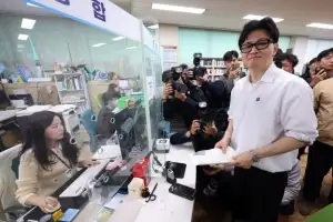 [포토] 한동훈, 부산 북구 만덕으로 전입신고