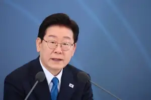 李대통령 “첨단산업, 네거티브 규제로 전환… 규제 특구, 대규모 지역 단위로”